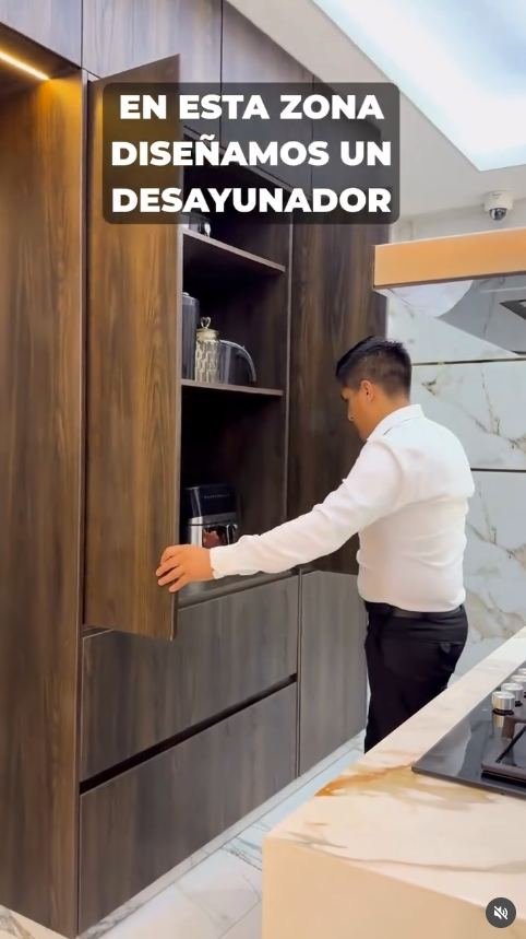 Desayunador con puertas escamoteables